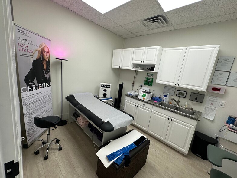 More Photos Of 5920 S Rainbow Blvd, Las Vegas Office For Sale