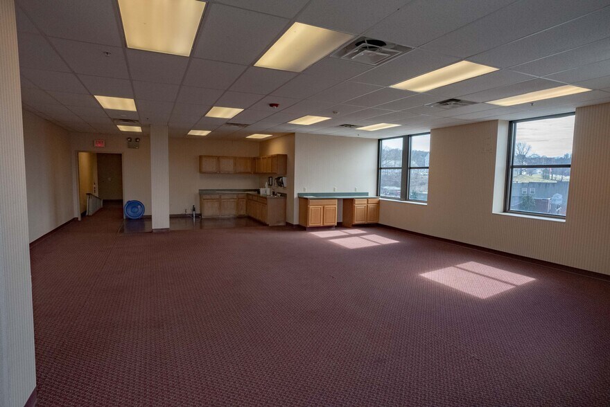 More Photos Of 253 E Washington St, New Castle Office For Lease