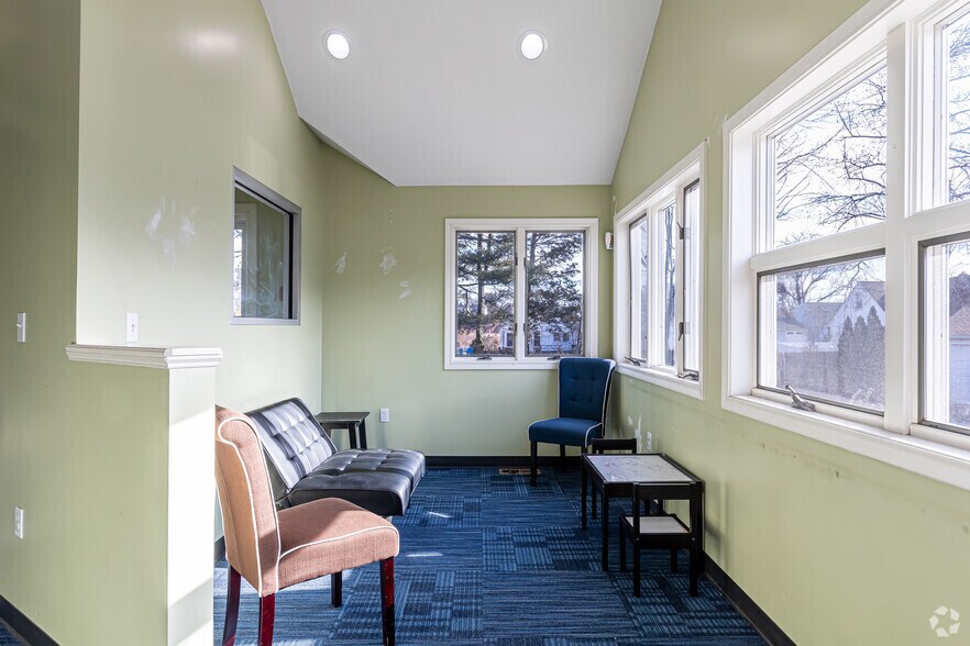 More Photos Of 169 Middle St, Bristol Medical For Sale