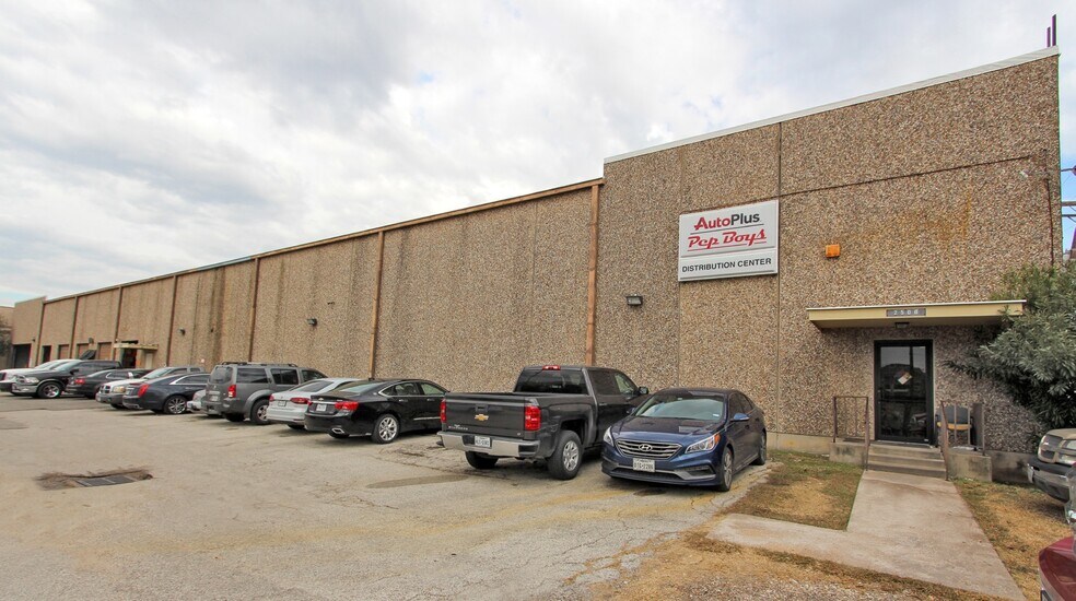 More Photos Of 2502 Center St, Houston Warehouse For Sale