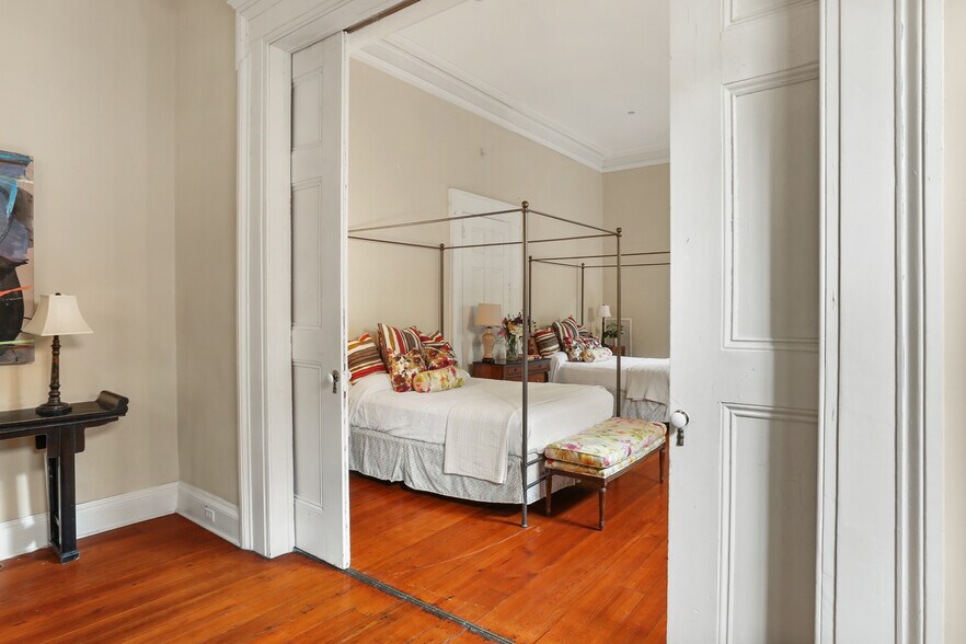 More Photos Of 2111 Dauphine St, New Orleans Hotel For Sale