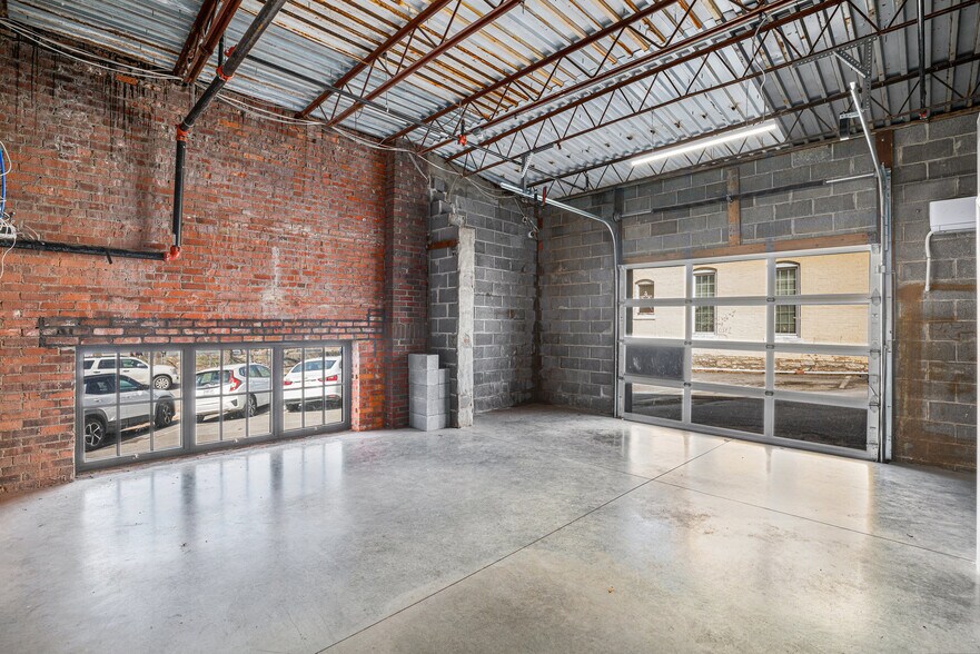 More Photos Of 2645 Madison Ave, Kansas City Apartments For Lease