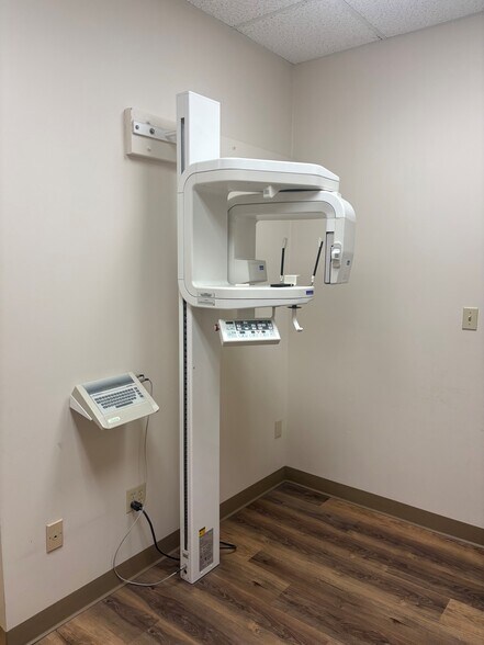 More Photos Of 5567 Reseda Blvd, Tarzana Medical For Sale