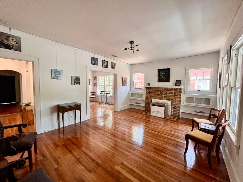 More Photos Of 1114 Dauphin St, Mobile Office For Lease