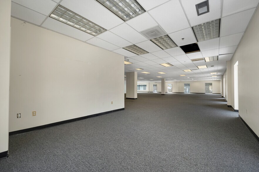 More Photos Of 41 Simon St, Nashua Flex For Lease