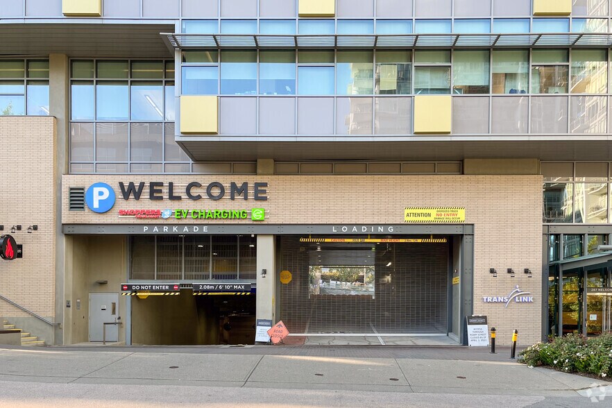 More Photos Of 287 Nelson's Crt, New Westminster Office For Lease