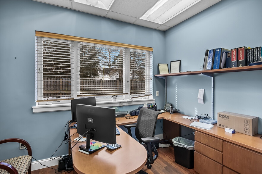 More Photos Of 39 Woodland Rd, Roseland Office For Sale