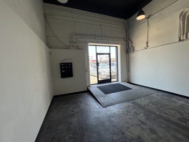 More Photos Of 1801 S Hill St, Los Angeles Industrial For Sale