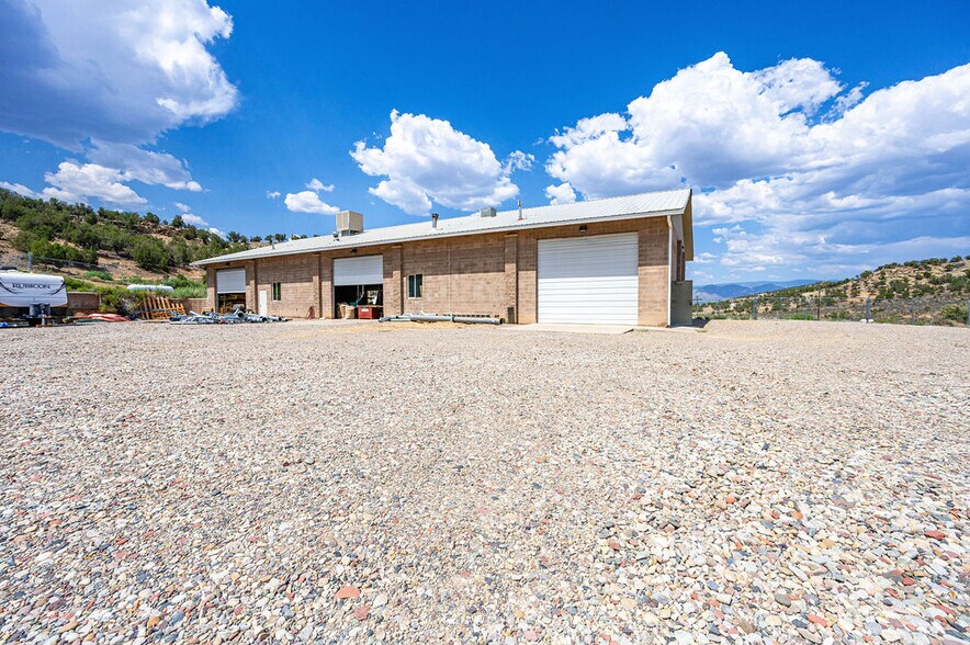 More Photos Of 2005 CR 319, Rifle Warehouse For Lease