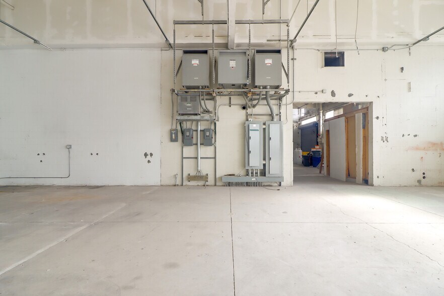 More Photos Of 1722 15th St, Oakland Warehouse For Lease