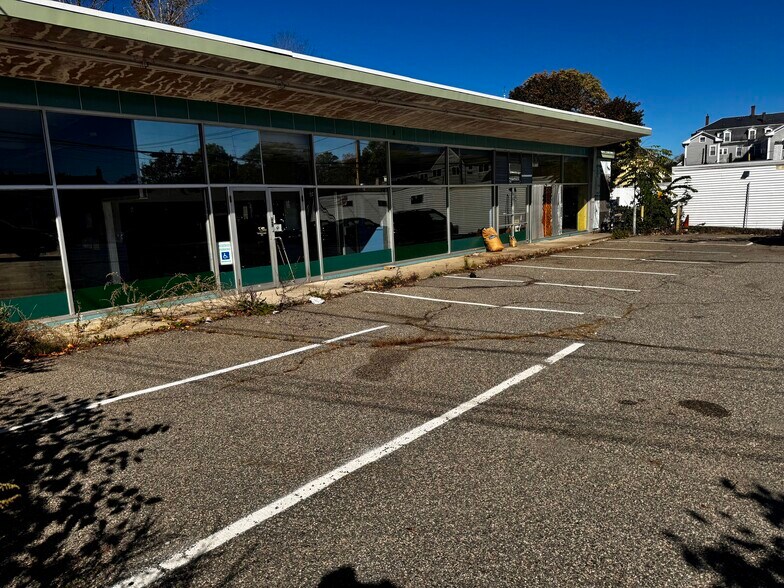 More Photos Of 26 Central Sq, Chelmsford General Retail For Sale