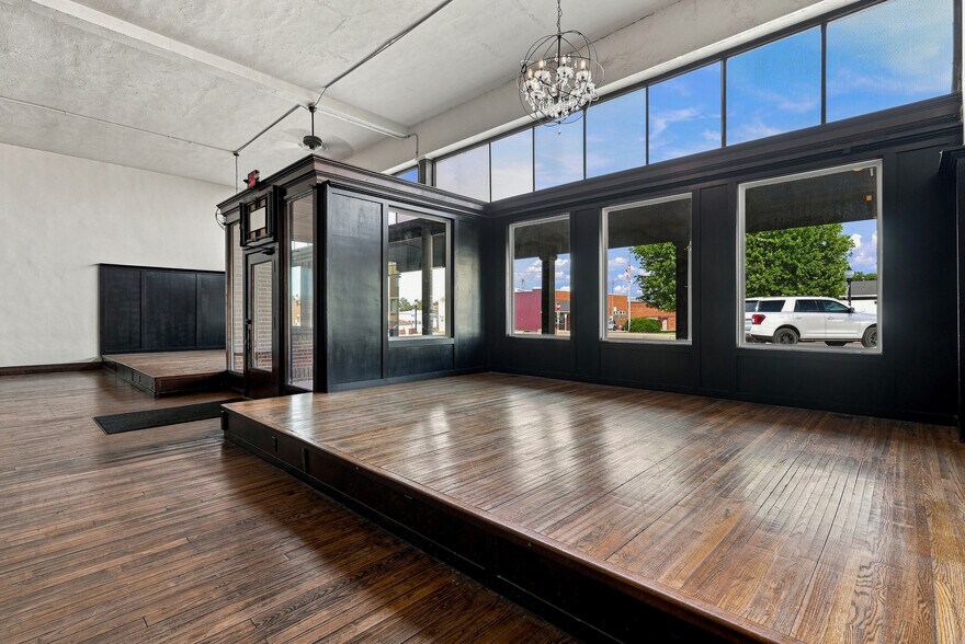 More Photos Of 204 S Broadway, Salisbury Specialty For Sale