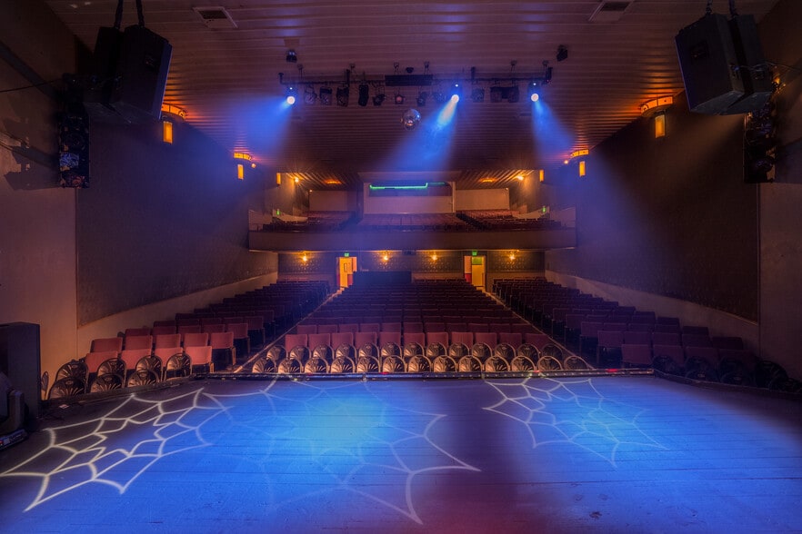 More Photos Of 143 SE H St, Grants Pass Theater Concert Hall For Sale