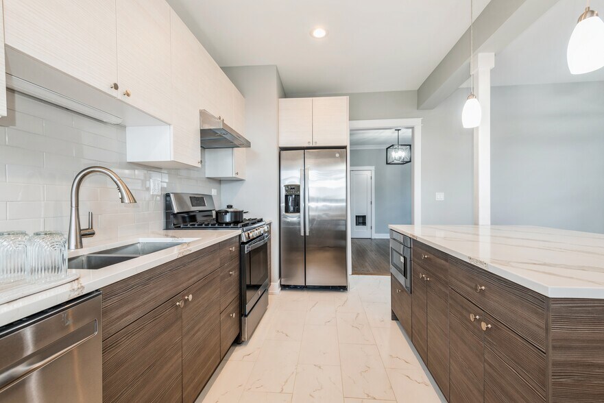 More Photos Of 1535 W Estes Ave, Chicago Multifamily For Sale