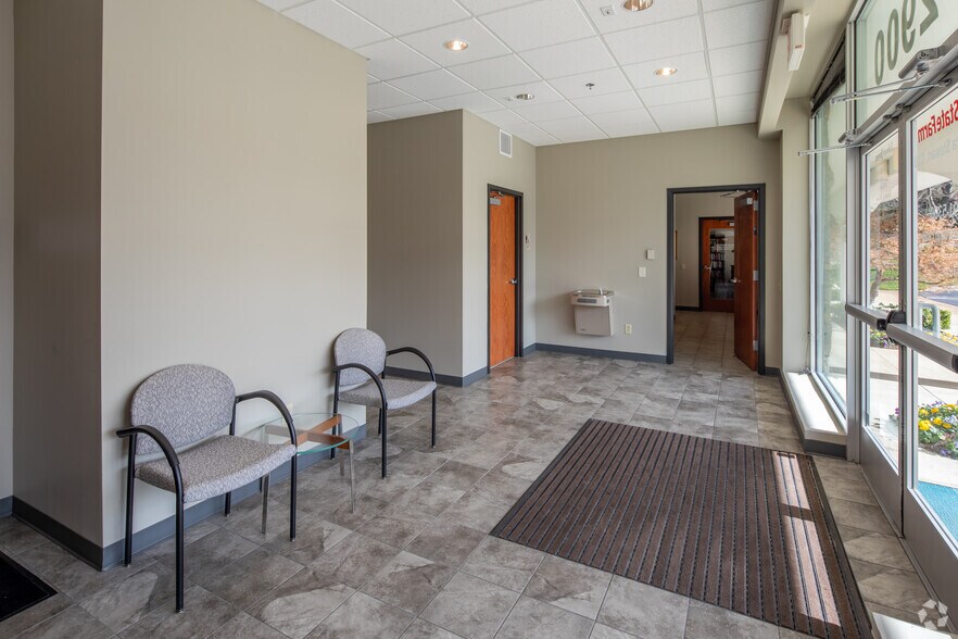 More Photos Of 2900 Lebanon Pike, Nashville Office For Sale