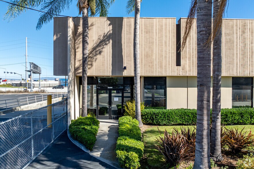 More Photos Of 10950 Virginia Cir, Fountain Valley Warehouse For Lease