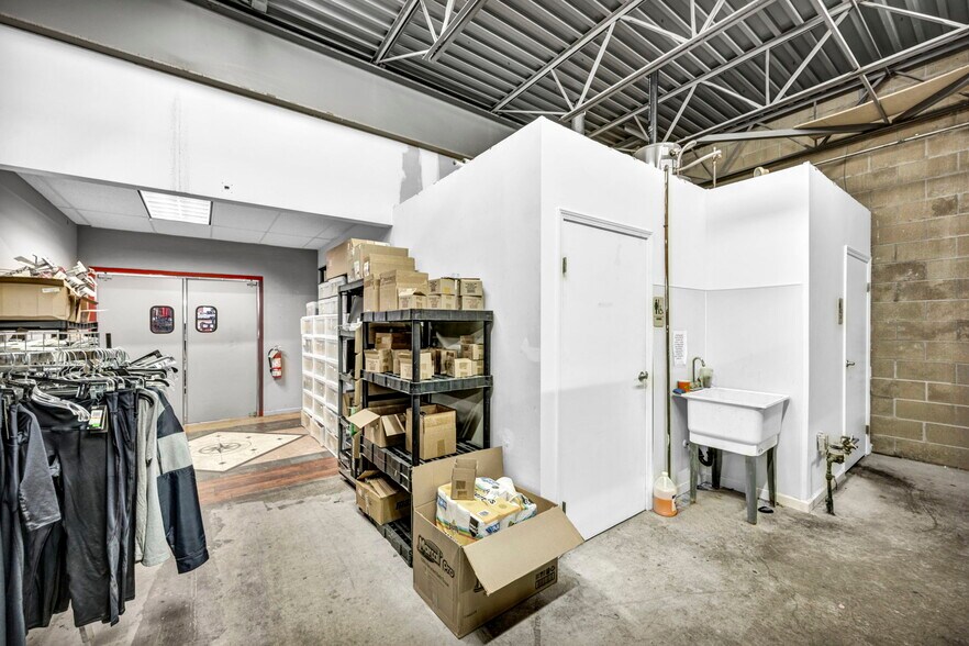 More Photos Of 9431 Mentor Ave, Mentor Freestanding For Sale