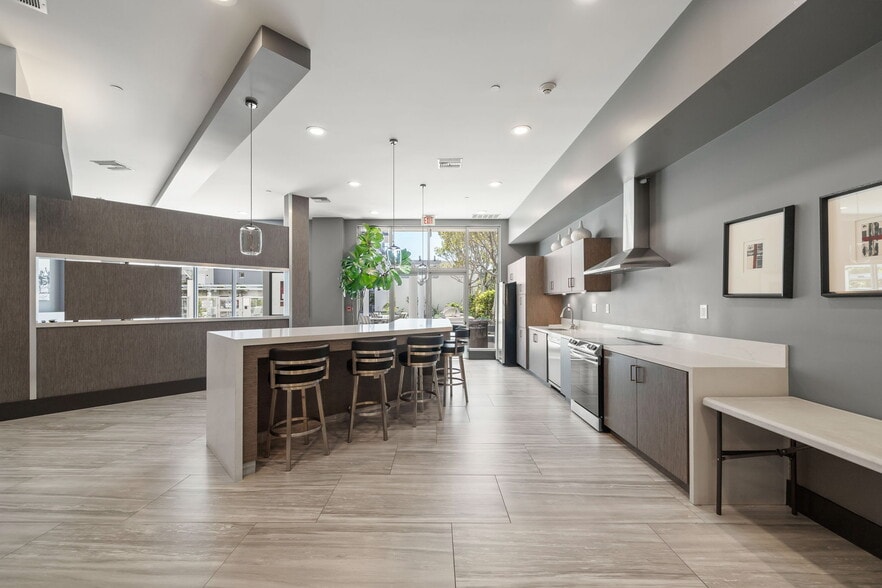 More Photos Of 400 W Ocean Blvd, Long Beach Apartments For Lease
