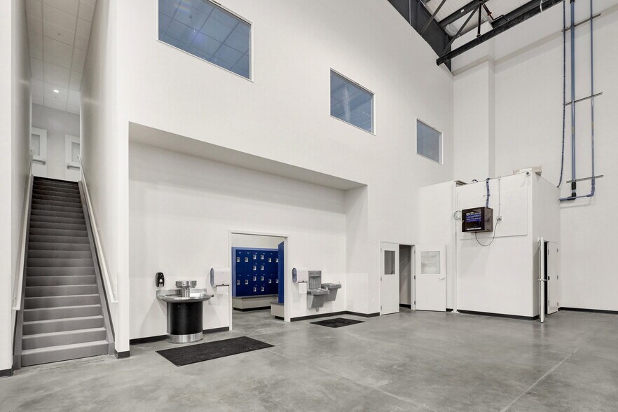 More Photos Of 5463 Pacific Fern Dr, Ferndale Manufacturing For Sale