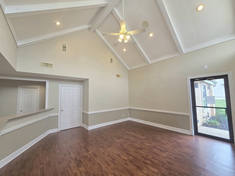 More Photos Of 2204 Sunpark Dr, Conroe Office For Sale