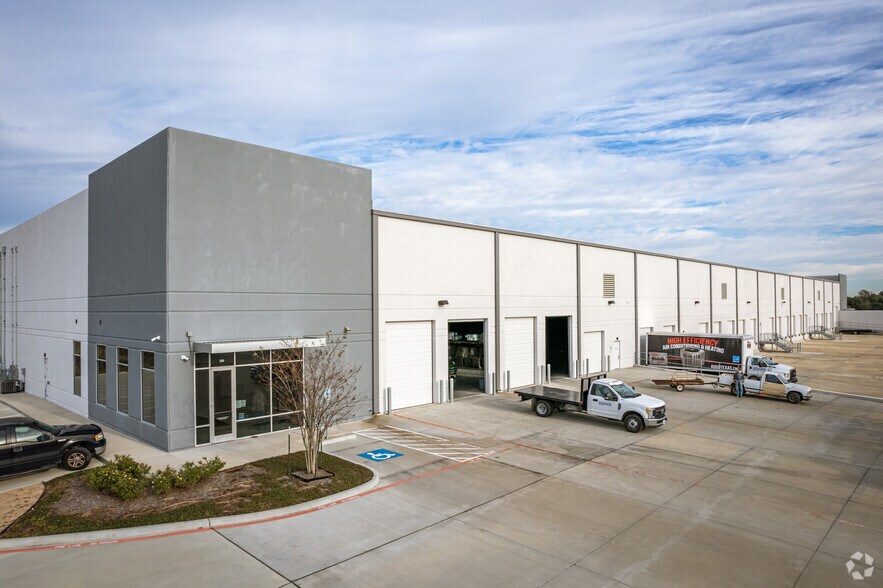More Photos Of 5002 Business Park Dr, Rosenberg Unknown For Lease