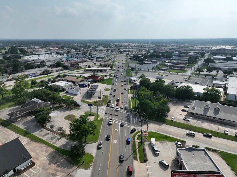 More Photos Of 1000 W Main St, Tomball Restaurant For Lease