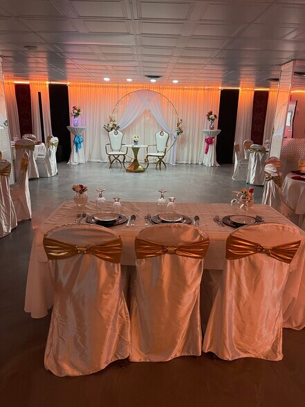 More Photos Of 3858-3870 Notre-Dame, Laval Office For Sale