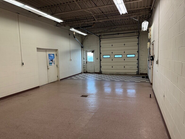 More Photos Of 104 Lenox Ave, Oneida Freestanding For Sale