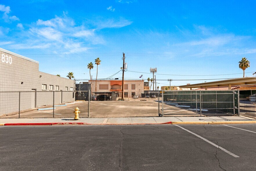 More Photos Of 830 E Sahara Ave, Las Vegas Office For Sale