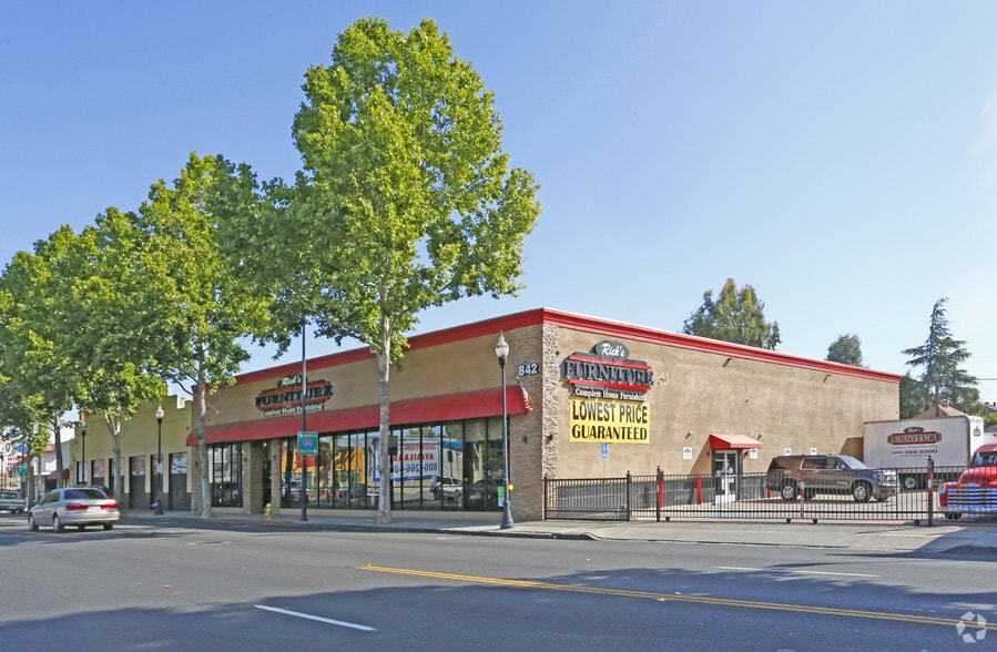 More Photos Of 842 S 1st St, San Jose Storefront For Lease
