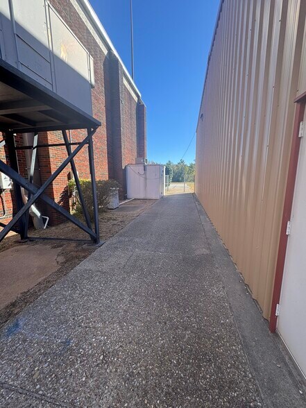 More Photos Of 10408 State Highway 64 E, Tyler Theater Concert Hall For Sale