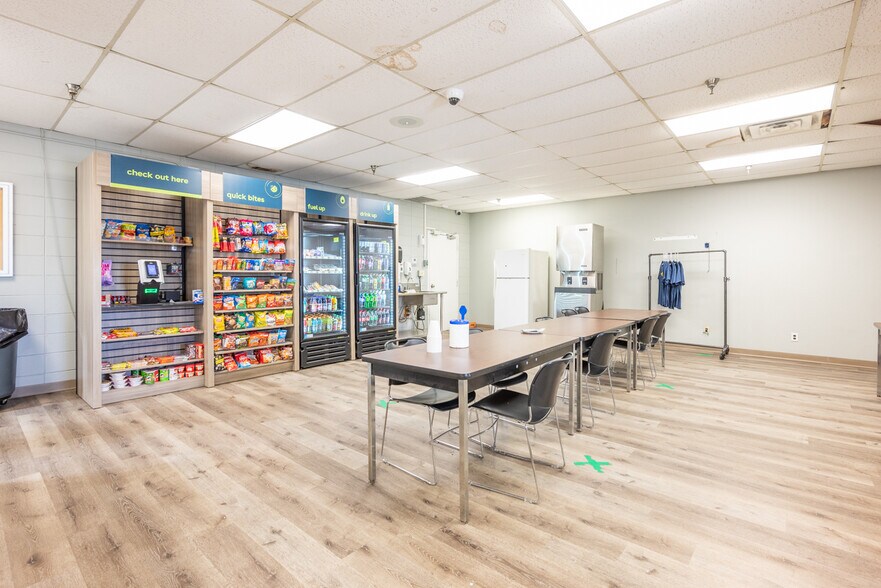 More Photos Of 221 Fabritek Dr, Columbus Manufacturing For Sale