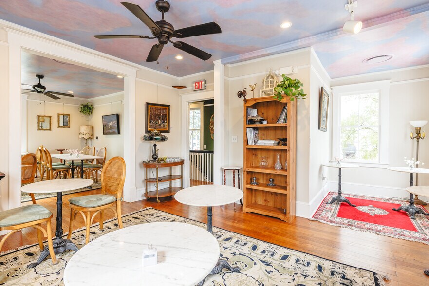 More Photos Of 9 W 43rd St, Savannah Office For Lease