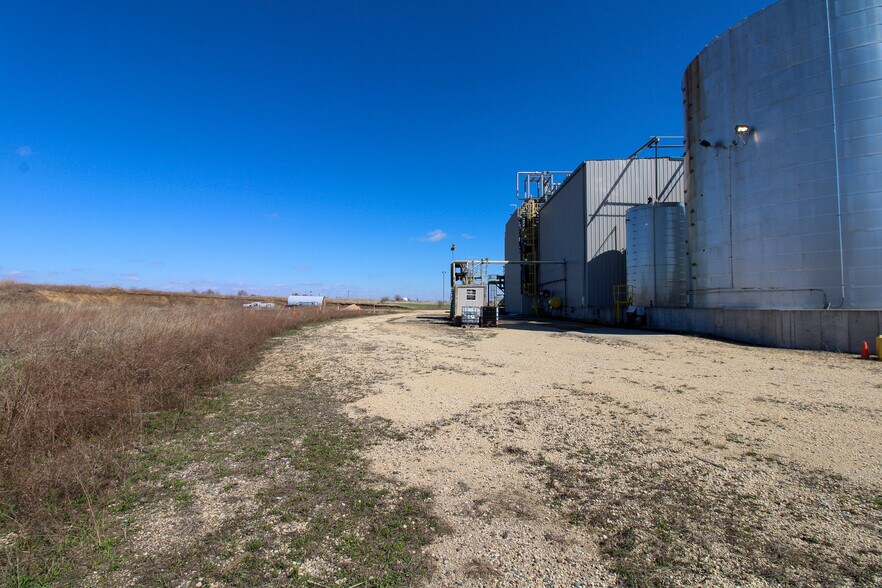 More Photos Of 5640 44th Ave S, Clinton Industrial For Sale