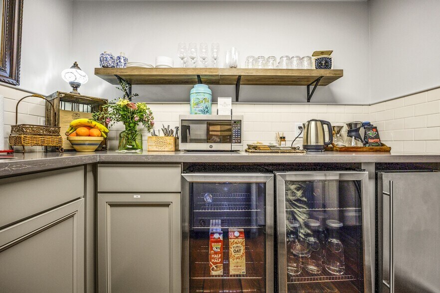 More Photos Of 240 E California St, Jacksonville Hotel For Sale