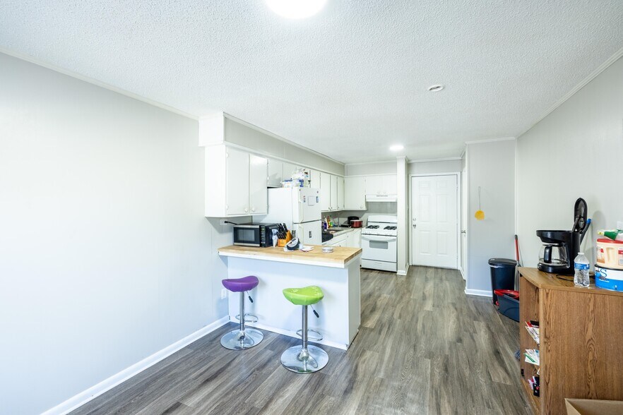 More Photos Of 306 N Main St, Lexington Apartments For Sale