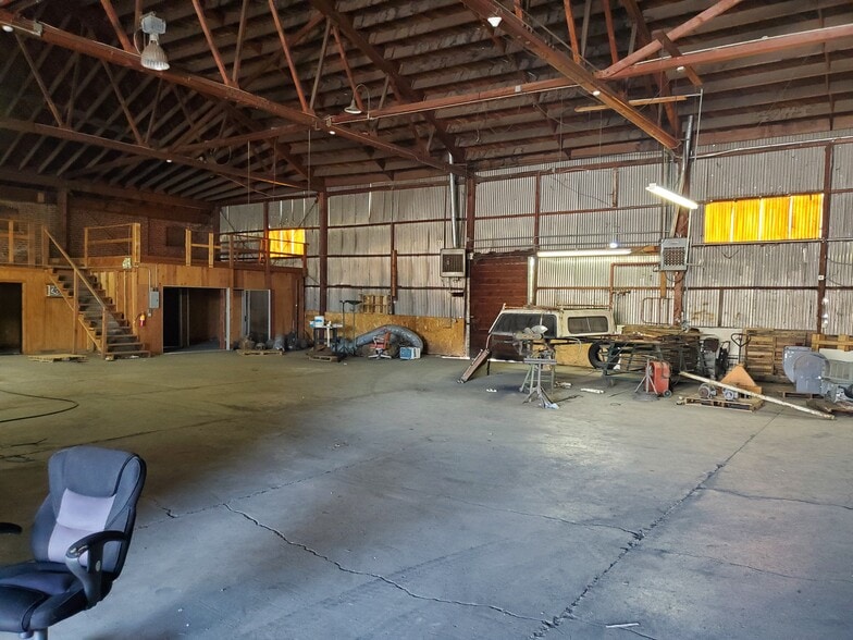 More Photos Of 211 Oak St, Manteca Warehouse For Sale