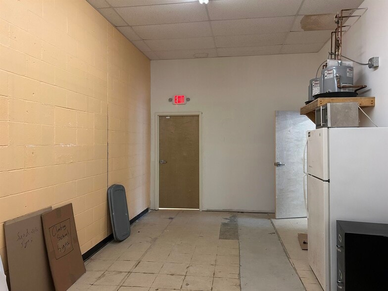 More Photos Of 9 US Route 302, Glen General Retail For Lease