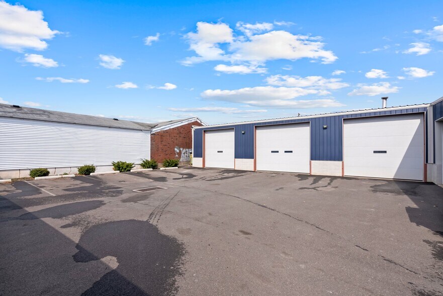 More Photos Of 1413-1415 Elkins Ave, Levittown Freestanding For Lease