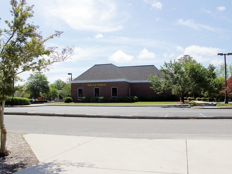 More Photos Of 318 Us Highway 64, Manteo Bank For Sale