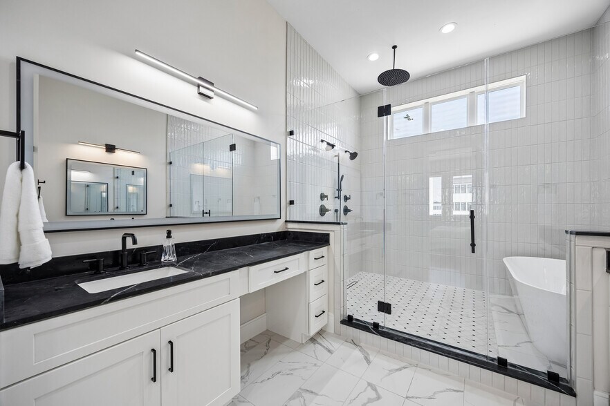 More Photos Of 5821 Winsome Ln, Houston Apartments For Sale