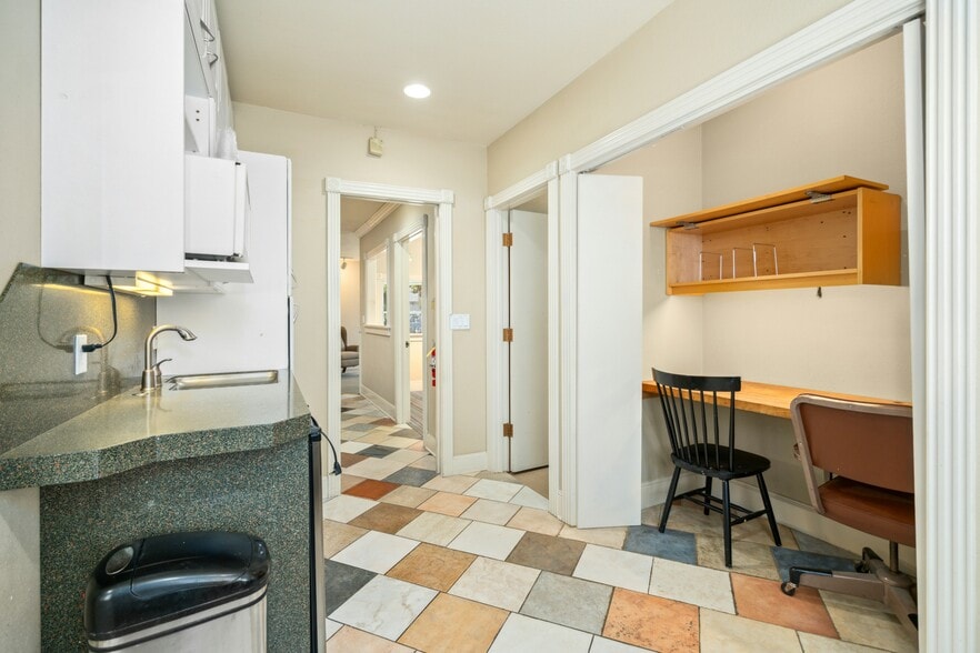 More Photos Of 903 NW 50th St, Seattle Flex For Sale