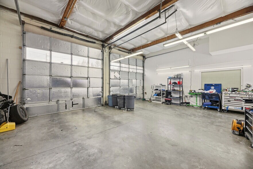 More Photos Of 10 SE Everett Mall Way, Everett General Retail For Lease