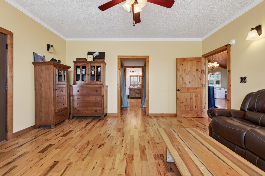 More Photos Of 639 Wagon Wheel Rd, Elk Creek Lodge Meeting Hall For Sale