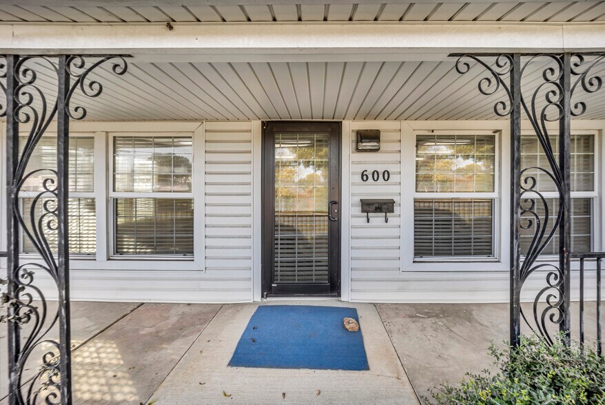 More Photos Of 600 S Davis Dr, Arlington Office For Lease