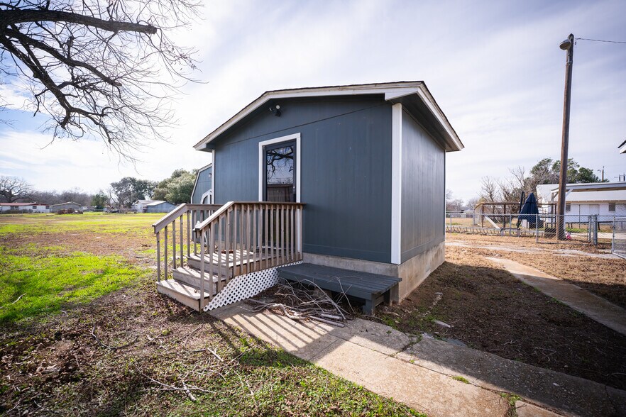 More Photos Of 7050 US Highway 87, San Antonio Freestanding For Sale