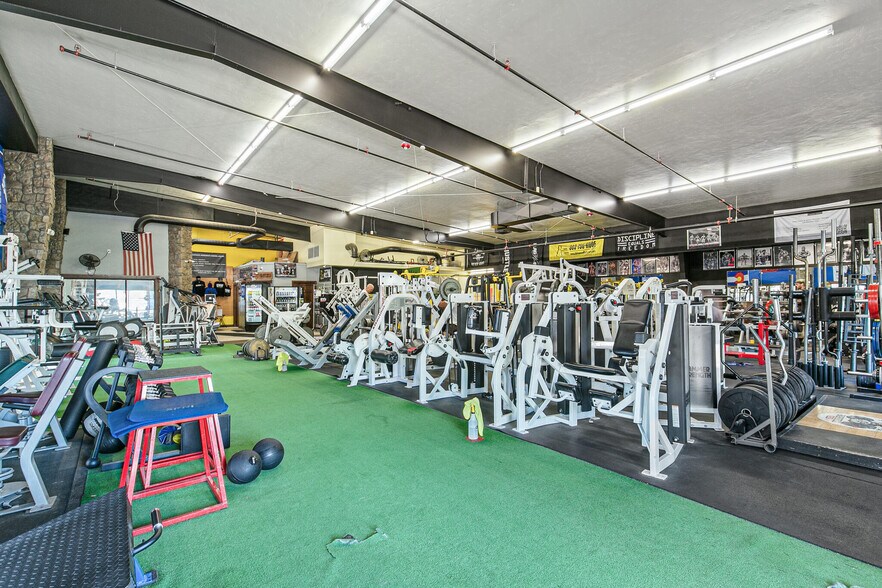 More Photos Of 991 Platte River Blvd, Brighton Storefront For Lease