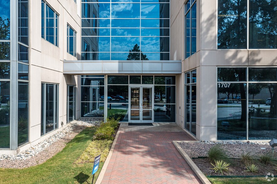 More Photos Of 1707 Market Place Blvd, Irving Office For Lease