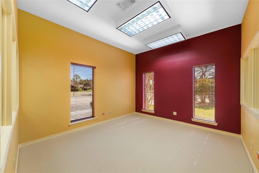 More Photos Of 3101 Austin Ave, Brownwood Bank For Sale