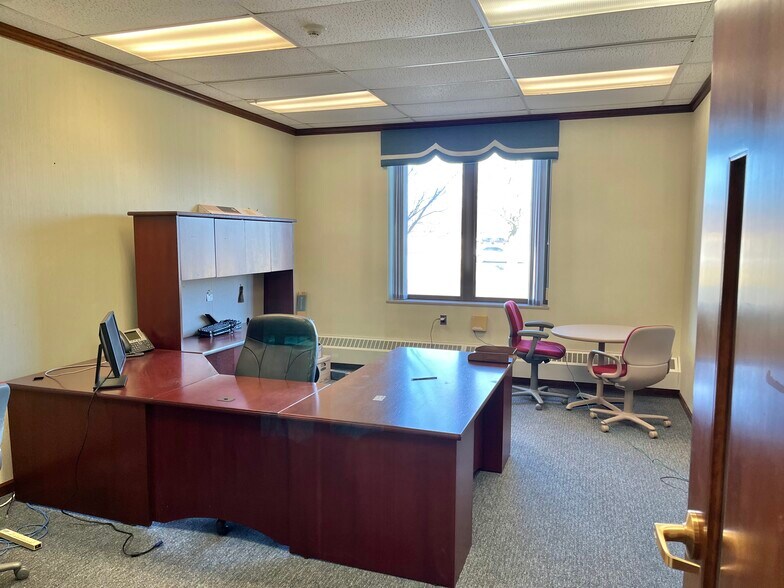 More Photos Of 1401 W Center St, Warsaw Light Distribution For Sale